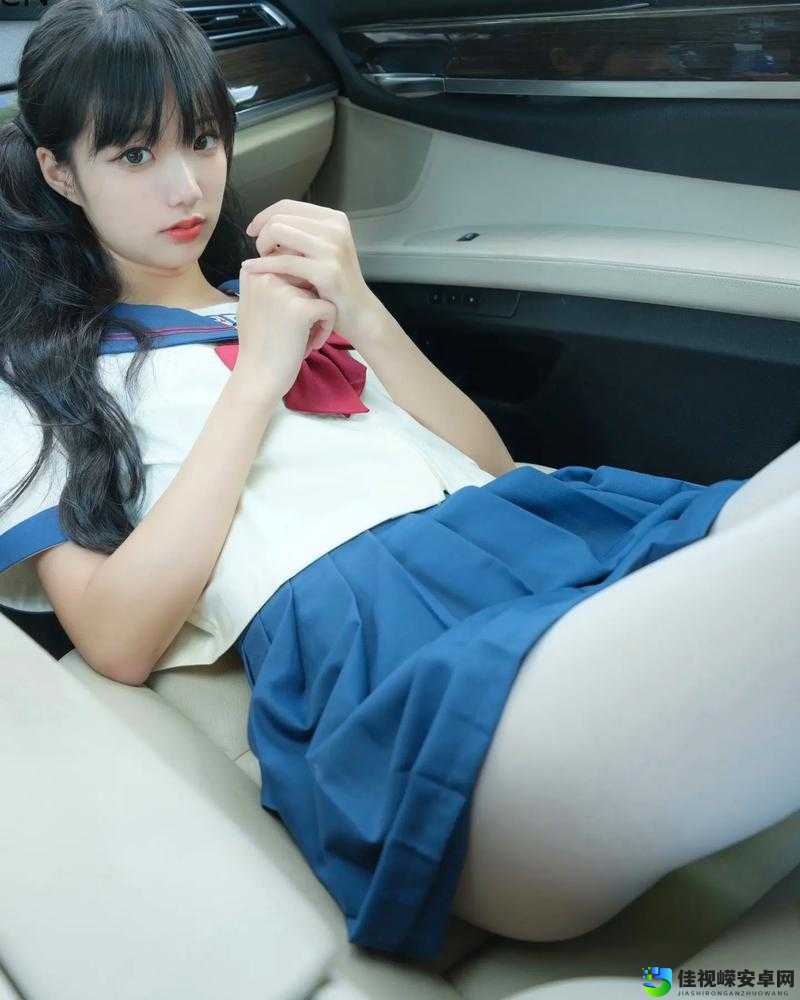 免费白丝JK爆乳事件背后：网络亚文化与社会价值观的碰撞